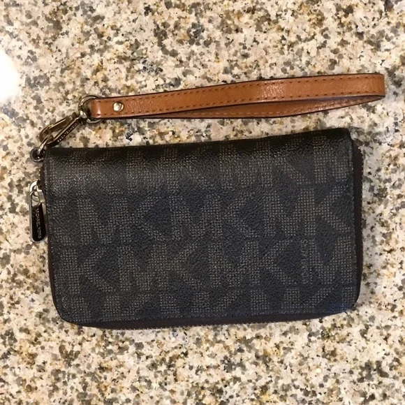 Michael Kors Jet Set Brown Zip Around Wallet Wristlet - Picture 3 of 8